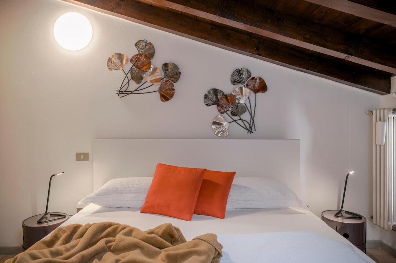 Lovely Mansard Iseo Portelle Holiday With Private Parking And Bike Storage Exterior foto