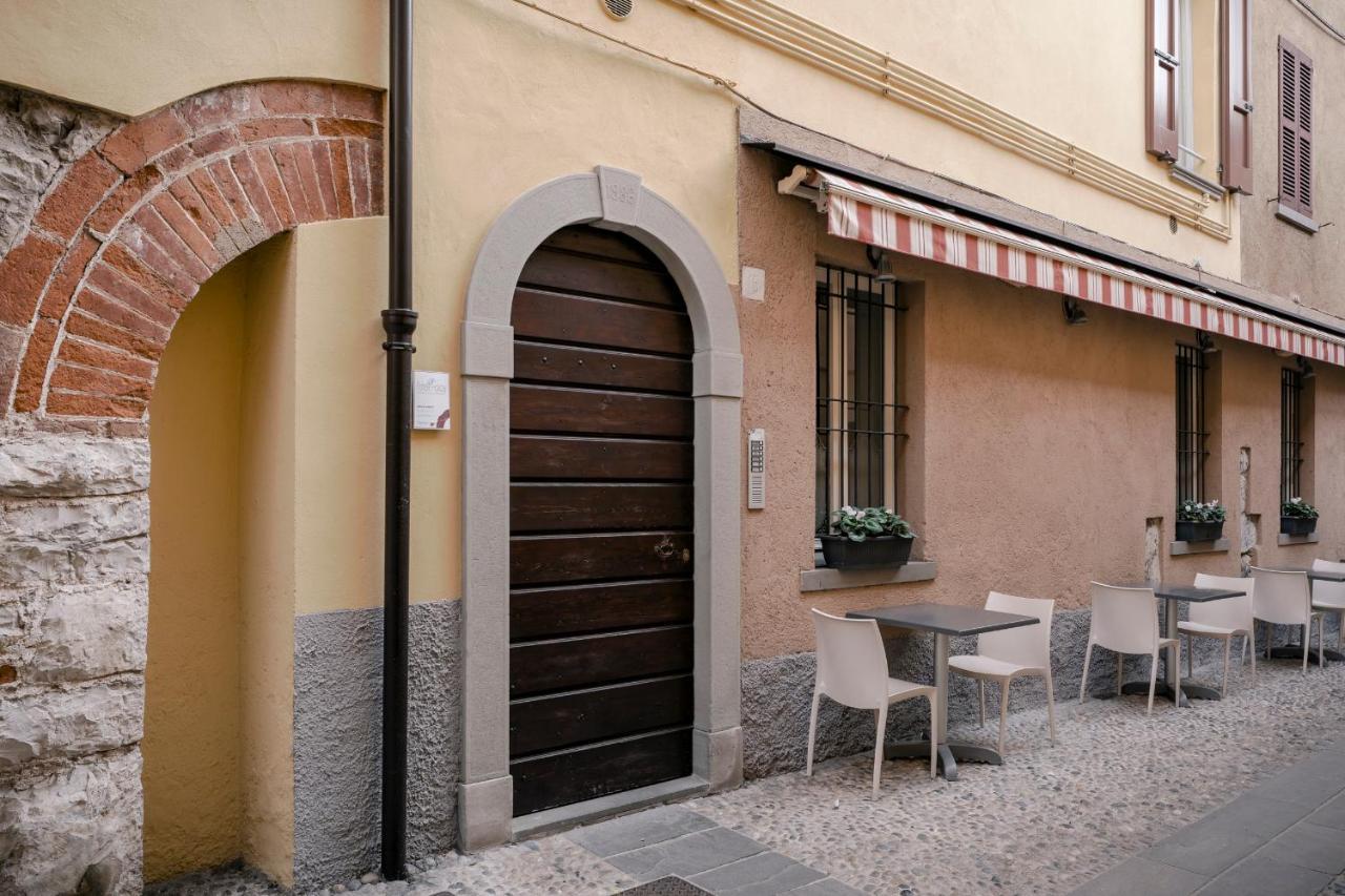 Lovely Mansard Iseo Portelle Holiday With Private Parking And Bike Storage Exterior foto